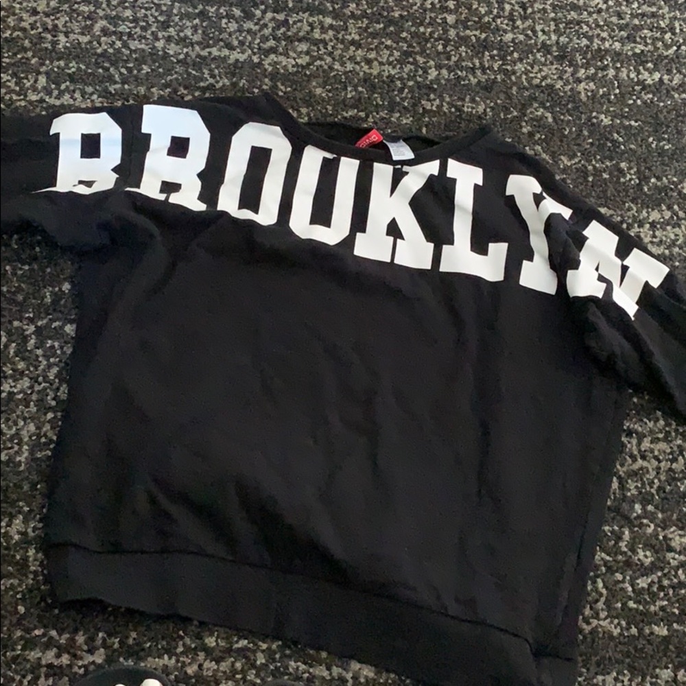 2 sweaters - Picture 3 of 3